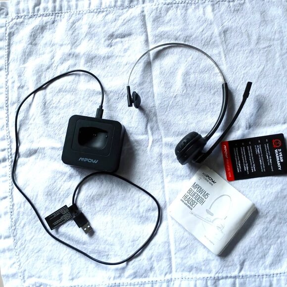 Blue tooth Headset, never used - Picture 1 of 3